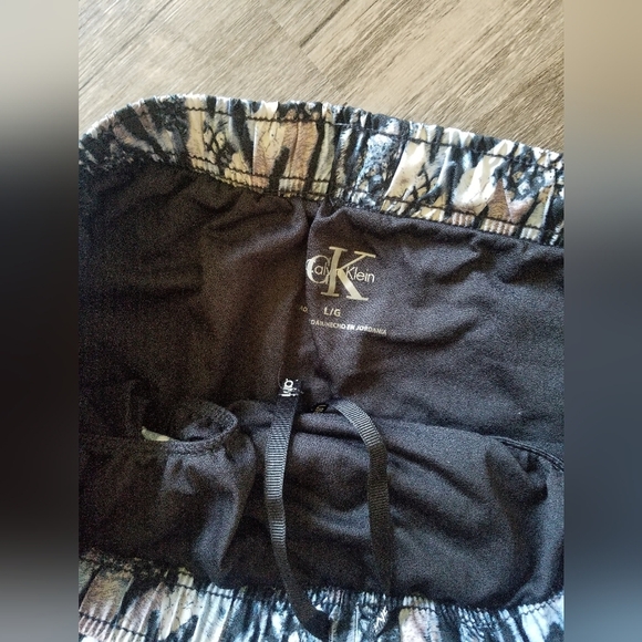 Calvin Klein Animal Print Athletic Shorts - Picture 4 of 4